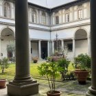 Uno de los claustros de la basílica del Santo Spirito de Florencia que los frailes agustinos intentan evitar que sea convertido en un hotel de lujo.