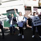 Vecinos del barrio 5 de Junio y La Victoria realizaron un plantón este 28 de mayo de 2025.