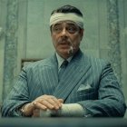 Benicio del Toro interpreta al excéntrico magnate Zsa-Zsa Korda, envuelto en intrigas y estética surrealista en la nueva obra del director Wes Anderson.