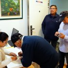 Las firmas se recogen en ocho puntos fijos y con brigadas itinerantes.