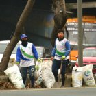 Consorcio Urvaseo se encarga de la limpieza de aceras y bordillos.