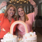 Las homenajeadas,  Alexandra Zevallos de Coppiano y Gloria Maldonado.