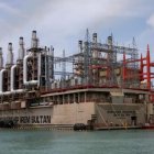 Las barcazas de generación de energía, alquiladas por el Gobierno, requieren de combustibles para operar.