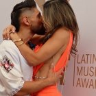 Alejandra Jaramillo y Beta Mejía muy cariñosos en los premios Heat en Colombia.