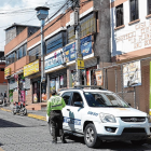 En La Planada, noroccidente de Quito, al activar la alarma, los vecinos comprobaron que otra vez no funciona, como pasó de enero a abril.2025.