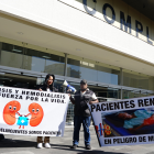 Plantón de pacientes renales en las afueras del Complejo Judicial Norte.