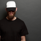 Gorras todos los días: entre la moda, la comodidad y el lenguaje no verbal.