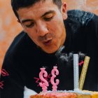 Richard Carapaz festejó su cumpleaños con los compañeros de equipo.