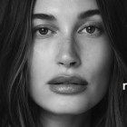 Hailey Bieber celebra la expansión de Rhode, su marca de cuidado de la piel, tras ser adquirida por e.l.f. Beauty en una histórica negociación.