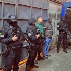 La Policía señaló que la supuesta organización delictiva detenida el 29 de mayo de 2025 contaba con una red empresarial que simulaba el comercio de frutas.