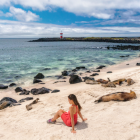 Ciudadanos aprovechan el feriado de agosto para pasear.