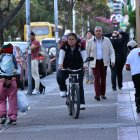Los moradores de la República del Salvador denuncian una serie de problemas como la presencia de ventas informales, motocicletas y bicis utilizan las aceras para transitar.