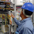 Carolina Jaramillo, vocera del Gobierno, detalla las nuevas tarifas eléctricas y la eliminación del subsidio al diésel para el sector atunero, durante una rueda de prensa el 2 de junio de 2025.