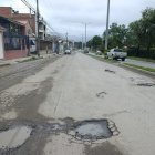 Huecos en las vías dificultan la movilidad segura.