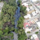 Vista aérea de la contaminación del estero Salado.