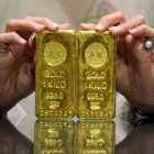 Dos lingotes de oro.