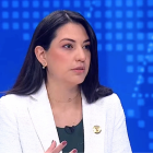 La ministra de Economía, Sariha Moya, explicó que el Gobierno evalúa una posible reforma tributaria y medidas para garantizar ingresos sostenibles frente al déficit fiscal.