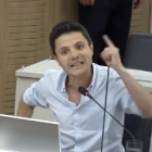 El concejal Wilson Merino molesto, durante su intervención en la sesión ordinaria del Concejo de este martes 3 de junio de 2025.