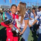 Gabriela Pazmiño con su hijo, Diego.