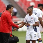 Patricio Hurtado es el DT interino de los albos y regresará a su rol de asesor del presidente.