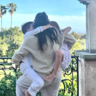 Meghan Markle y el príncipe Harry han luchado por mantener la vida de sus hijos lejos de las cámaras. Esa foto fue subida al Instagram el 11 de mayo, a propósito del Día de la Madre.