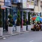 En la calle Eugenio Espejo se implementaron 30 macetas con distintas especies de plantas. Hace un año se colocaron en la Juan Montalvo.