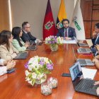 Nombramiento. Edgar Lama von Buchwald (centro), presidente del Directorio del IESS, en su primera reunión.