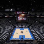 El interior del estadio Paycom Center de Oklahoma City, Oklahoma.