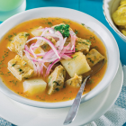 Clásico y nutritivo: el encebollado, rico en proteínas y bajo en grasas si se prepara con moderación, es uno de los platos estrella de la gastronomía ecuatoriana.