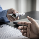 Expertos legales advierten sobre el aumento de fraudes digitales en Ecuador.