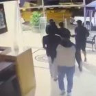 Captura del video que demuestra cómo una mujer fue secuestrada en Los Ceibos.