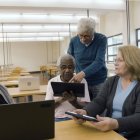 Estudio. El programa "Universidad de Mayores 50 Plus" busca potenciar el bienestar, la integración social y el desarrollo personal.