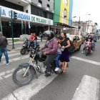 Los vehículos motorizados colapsan el tráfico y las ciclovías.