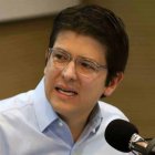 El joven político está herido de bala tras sufrir un atentado.