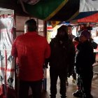 Los ciudadanos fueron rescatados y valorados medicamente por los bomberos.