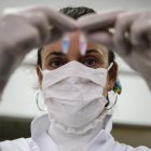 Una científica en un laboratorio del Consejo Nacional de Investigaciones Científicas y Técnicas (Conicet) en Buenos Aires (Argentina).