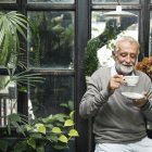 Descubre por qué el café está vinculado con una vida más larga y saludable, según investigaciones recientes