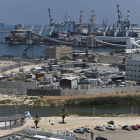 Activistas de la Flotilla de la Libertad preparando el buque Madleen en Sicilia antes de zarpar rumbo a Gaza.
