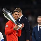 El astro portugués con el trofeo de la Nations League el domingo 8 de junio