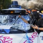 Los taxis fueron quemados el domingo muy cerca de donde se desarrolló una manifestación contra las redadas migratorias.