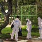 Integrantes de la Dirección de Investigación Criminal e Interpol (DIJIN) llegan a la zona donde se presentó el atentado contra el senador Miguel Uribe Turbay, en Bogotá (Colombia).