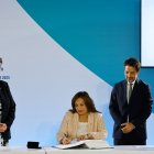 La presidenta Dina Boluarte, firma el Tratado BBNJ, el acuerdo bajo la Convención de las Naciones Unidas sobre el Derecho del Mar, en la ciudad de Niza
