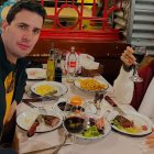 Juan Carlos Aizprúa con su mamá en Buenos Aires