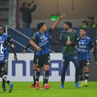 Jugadores de Independiente del Valle durante el partido de la fase de grupos de la Copa Libertadores con Barcelona SC en el estadio Banco Guayaquil de Quito.
