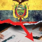 El riesgo país de Ecuador cayó a 897 puntos, reflejando una recuperación en la confianza de los mercados internacionales.