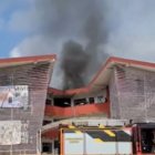 Incendio en el Colegio María Angélica Idrobo de Quito fue controlado por el Cuerpo de Bomberos.