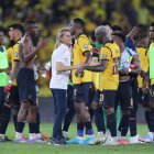 Jugadores de Ecuador luego del empate 0-0 ante Brasil en el estadio Monumental.
