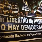 Los periodistas peruanos reclaman por mejores condiciones para el oficio.