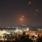 Misiles lanzados desde Irán sobre Jerusalén, este viernes. El ejército israelí ha identificado misiles lanzados desde Irán hacia territorio israelí, como respuesta a los bombardeos israelíes de toda la jornada.