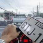 Propietarios de vehículos motorizados deberán acudir a las oficinas de la ANT para el trámite de renovar sus placas.